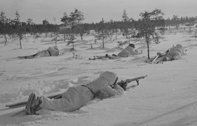 Finnish ski patrol in ambush formation. Photo credit SA-Kuva Finnish ski patrol in ambush formation. Photo credit SA-Kuva