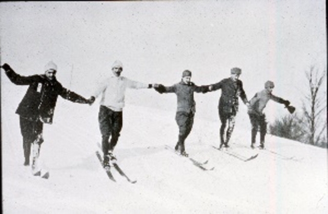 DOC members in ca. 1915. As skiing evolved from its idreat-based origins to a more modern, alpine focus, it became increasingly associated with higher education and wealth. Photo credit: New England Ski Museum